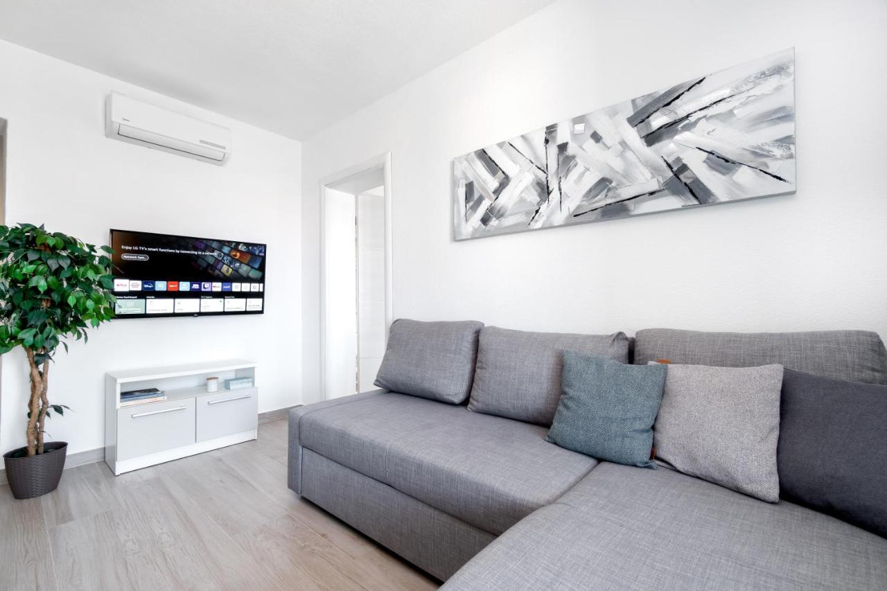 Apartments And Rooms Vuleta, Close To The Beach Makarska Esterno foto
