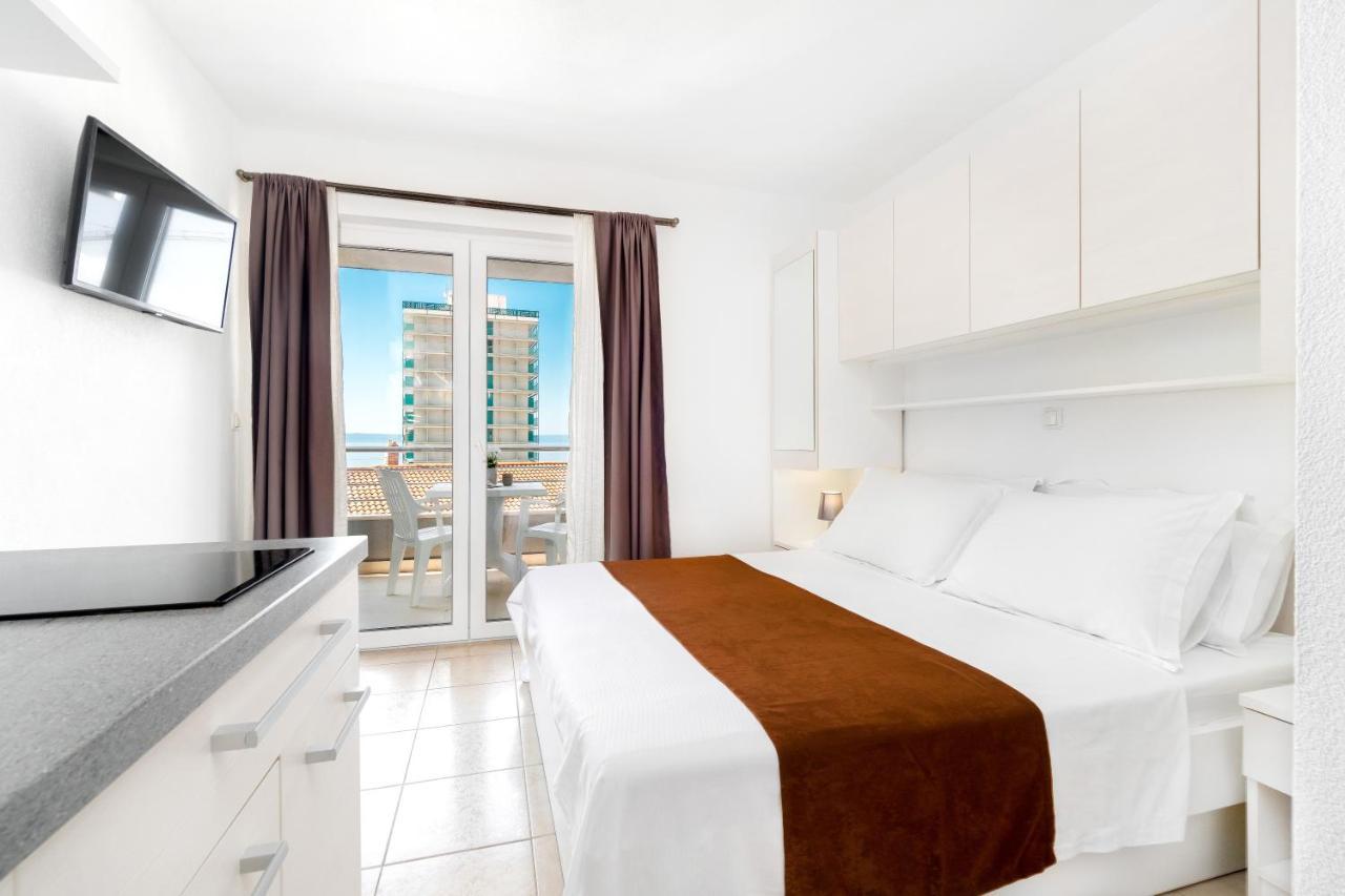 Apartments And Rooms Vuleta, Close To The Beach Makarska Esterno foto